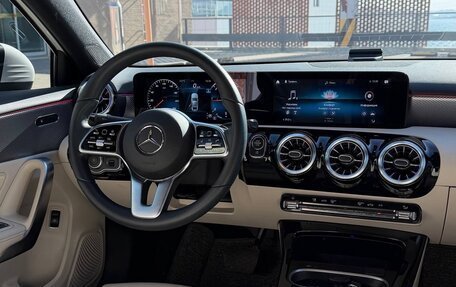 Mercedes-Benz A-Класс, 2022 год, 2 740 000 рублей, 11 фотография