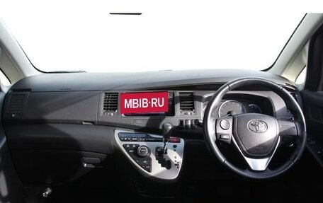 Toyota ISis I, 2013 год, 1 090 000 рублей, 3 фотография