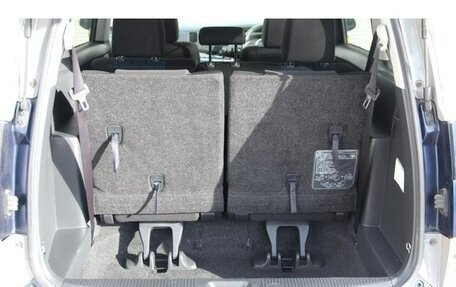 Toyota ISis I, 2013 год, 1 090 000 рублей, 17 фотография