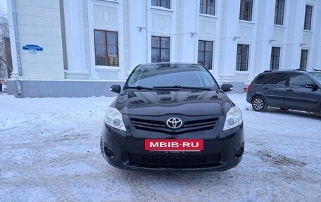 Toyota Auris II, 2011 год, 699 000 рублей, 2 фотография