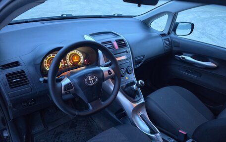 Toyota Auris II, 2011 год, 699 000 рублей, 18 фотография