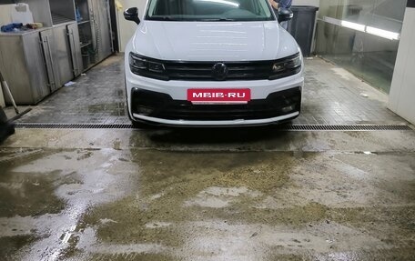 Volkswagen Tiguan II, 2018 год, 3 200 000 рублей, 2 фотография