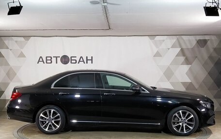 Mercedes-Benz E-Класс, 2019 год, 3 460 000 рублей, 6 фотография