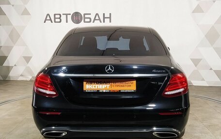 Mercedes-Benz E-Класс, 2019 год, 3 460 000 рублей, 5 фотография