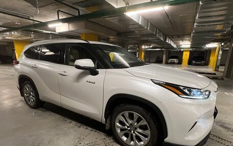 Toyota Highlander, 2022 год, 6 000 000 рублей, 3 фотография