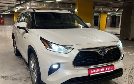 Toyota Highlander, 2022 год, 6 000 000 рублей, 2 фотография