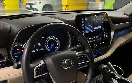 Toyota Highlander, 2022 год, 6 000 000 рублей, 9 фотография