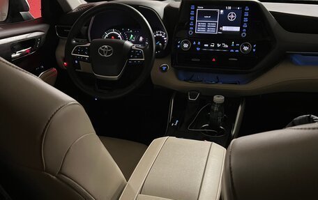 Toyota Highlander, 2022 год, 6 000 000 рублей, 21 фотография