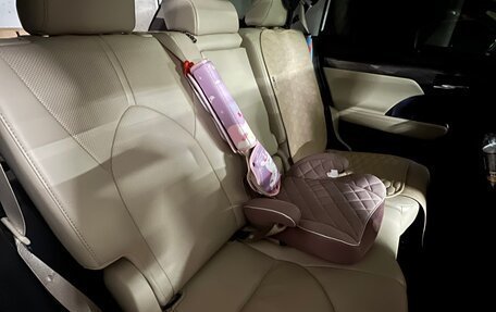 Toyota Highlander, 2022 год, 6 000 000 рублей, 24 фотография