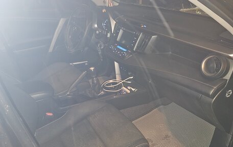 Toyota RAV4, 2016 год, 1 900 000 рублей, 28 фотография