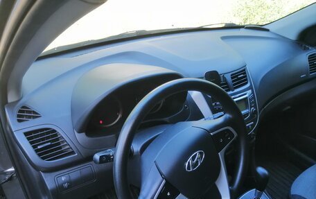 Hyundai Solaris II рестайлинг, 2012 год, 1 000 000 рублей, 7 фотография