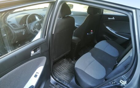 Hyundai Solaris II рестайлинг, 2012 год, 1 000 000 рублей, 10 фотография