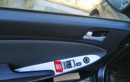 Hyundai Solaris II рестайлинг, 2012 год, 1 000 000 рублей, 5 фотография