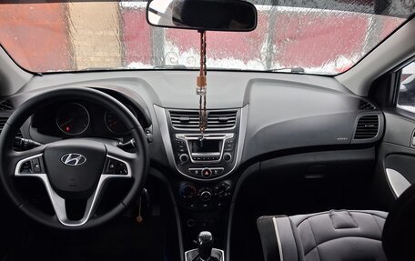 Hyundai Solaris II рестайлинг, 2015 год, 890 000 рублей, 5 фотография