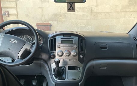 Hyundai H-1 II рестайлинг, 2010 год, 1 350 000 рублей, 6 фотография