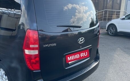 Hyundai H-1 II рестайлинг, 2010 год, 1 350 000 рублей, 4 фотография