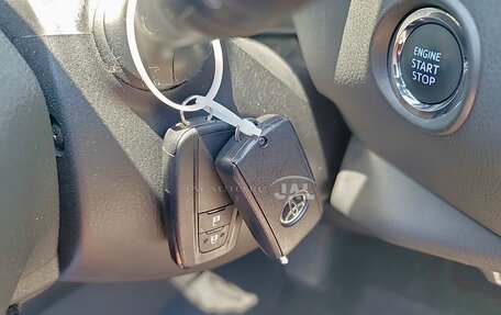 Toyota C-HR I рестайлинг, 2017 год, 2 000 000 рублей, 11 фотография