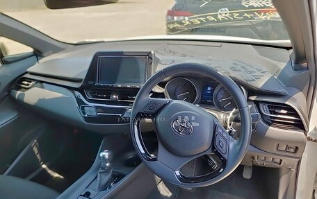 Toyota C-HR I рестайлинг, 2017 год, 2 000 000 рублей, 10 фотография