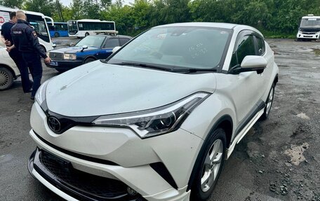 Toyota C-HR I рестайлинг, 2017 год, 2 000 000 рублей, 2 фотография