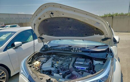 Toyota C-HR I рестайлинг, 2017 год, 2 000 000 рублей, 17 фотография