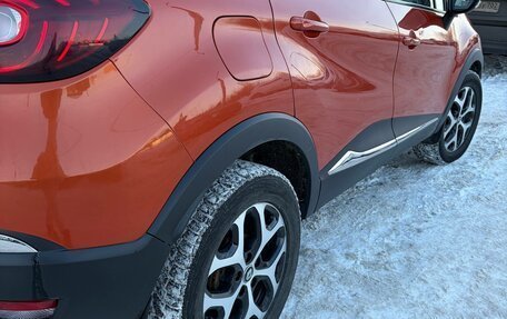 Renault Kaptur I рестайлинг, 2017 год, 1 050 000 рублей, 2 фотография