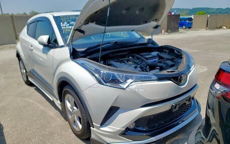 Toyota C-HR I рестайлинг, 2017 год, 2 000 000 рублей, 16 фотография