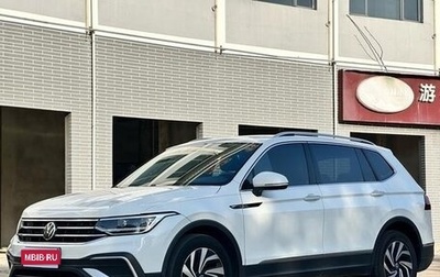 Volkswagen Tiguan II, 2023 год, 2 350 000 рублей, 1 фотография