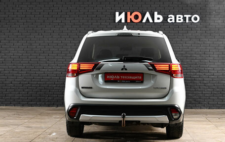 Mitsubishi Outlander III рестайлинг 3, 2018 год, 2 060 000 рублей, 7 фотография