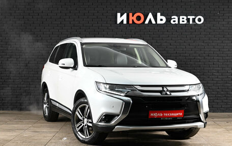 Mitsubishi Outlander III рестайлинг 3, 2018 год, 2 060 000 рублей, 3 фотография
