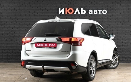 Mitsubishi Outlander III рестайлинг 3, 2018 год, 2 060 000 рублей, 6 фотография