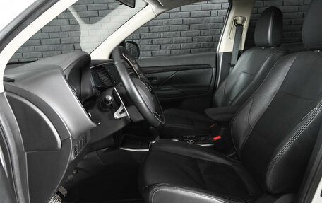 Mitsubishi Outlander III рестайлинг 3, 2018 год, 2 060 000 рублей, 11 фотография