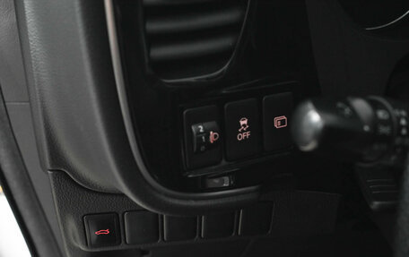 Mitsubishi Outlander III рестайлинг 3, 2018 год, 2 060 000 рублей, 14 фотография