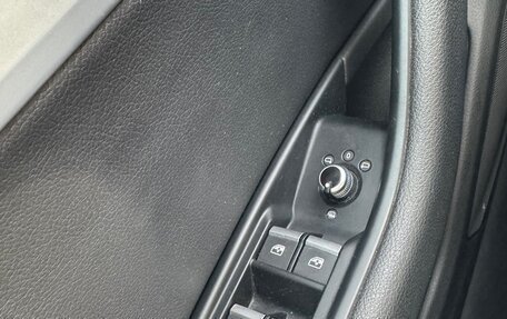 Audi A4, 2017 год, 2 400 000 рублей, 13 фотография