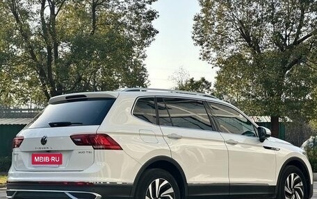 Volkswagen Tiguan II, 2023 год, 2 350 000 рублей, 4 фотография
