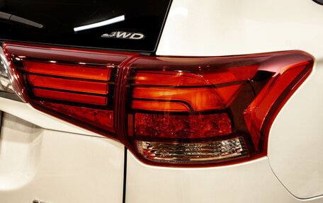 Mitsubishi Outlander III рестайлинг 3, 2017 год, 1 759 000 рублей, 8 фотография