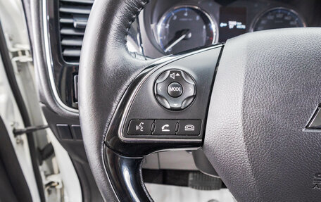 Mitsubishi Outlander III рестайлинг 3, 2017 год, 1 759 000 рублей, 15 фотография