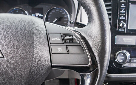 Mitsubishi Outlander III рестайлинг 3, 2017 год, 1 759 000 рублей, 16 фотография