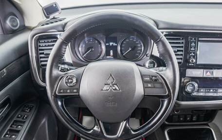 Mitsubishi Outlander III рестайлинг 3, 2017 год, 1 759 000 рублей, 14 фотография