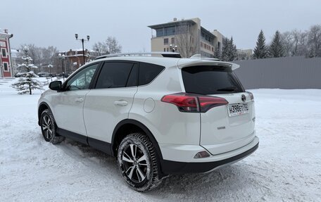Toyota RAV4, 2017 год, 2 499 000 рублей, 8 фотография