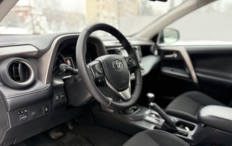 Toyota RAV4, 2017 год, 2 499 000 рублей, 15 фотография