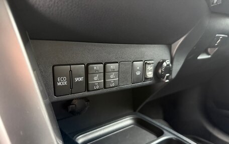 Toyota RAV4, 2017 год, 2 499 000 рублей, 17 фотография