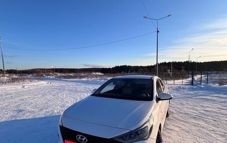 Hyundai Solaris II рестайлинг, 2021 год, 1 350 000 рублей, 2 фотография