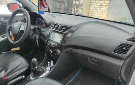 Hyundai Solaris II рестайлинг, 2013 год, 749 999 рублей, 5 фотография