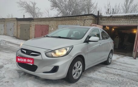 Hyundai Solaris II рестайлинг, 2013 год, 749 999 рублей, 2 фотография