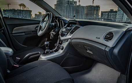 Chevrolet Cruze II, 2010 год, 677 000 рублей, 20 фотография