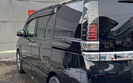 Toyota Voxy III, 2018 год, 2 650 000 рублей, 2 фотография