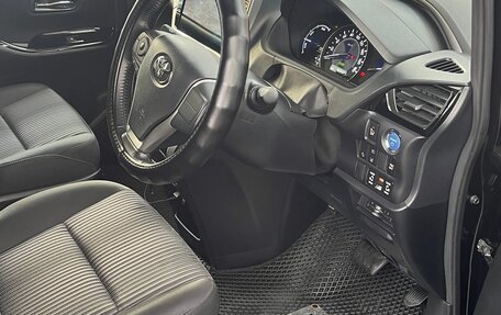 Toyota Voxy III, 2018 год, 2 650 000 рублей, 11 фотография