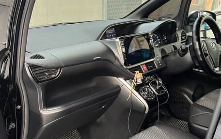 Toyota Voxy III, 2018 год, 2 650 000 рублей, 12 фотография