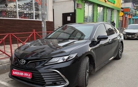 Toyota Camry, 2023 год, 3 590 000 рублей, 2 фотография