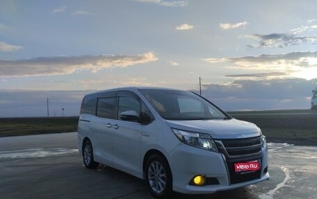 Toyota Esquire I, 2014 год, 1 999 999 рублей, 1 фотография